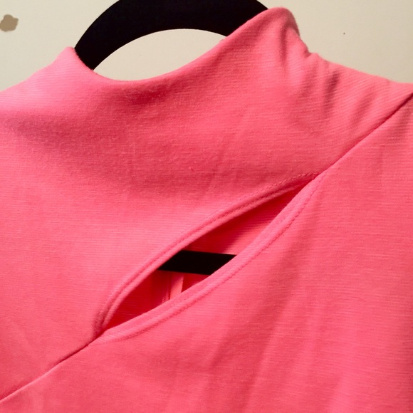 Guess Crop Top - Picture 2 of 2